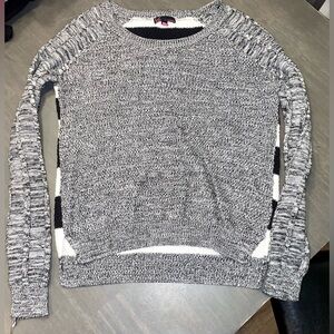 T/O Black/Gray/White Scoop Neck Knit Sweater Size Woman’s Large